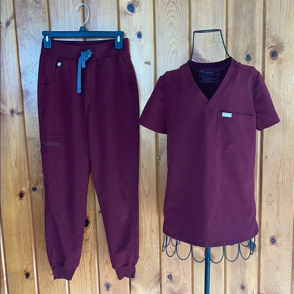 FIGS Set Stylish burgundy scrub with top and jogger pants nurse scrubs - Image 3