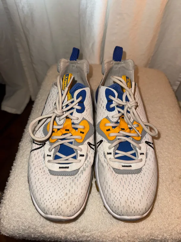 Nike Tennis Shoes Women’s - Image 3