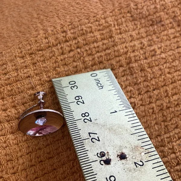 Elegant screw back earrings - Image 3