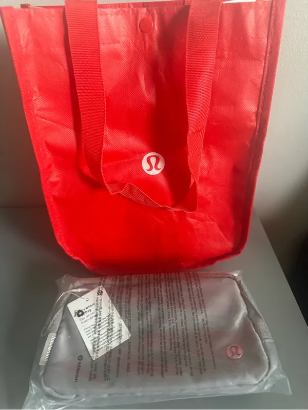 lululemon light grey travel pouch with red packing sleeve - Image 7