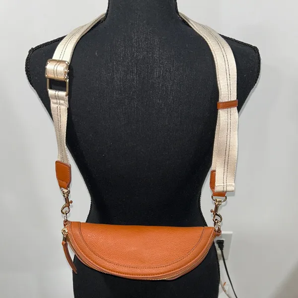 Universal Threads Brown Crossbody Bag with Cream Strap - Image 3