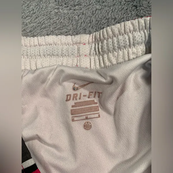 Nike dri-fit shorts pink medium - Image 5