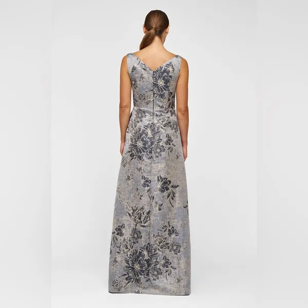 NWT Kay Unger Amelia Gown in Dark Midnight Metallic Jacquard Floral Size 8 - Image 2