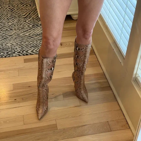 Steve Madden Kathleen knee-high boots- snake skin! Size 6! - Image 2