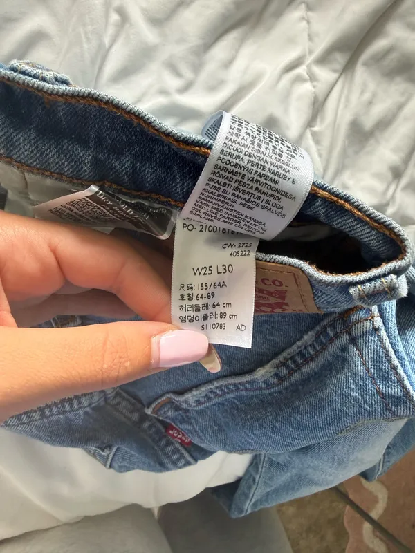 Levi's 501 blue jeans These are SO cute but they’re too small for me and I can’t return. brand new worn once. Bought for $80 - Image 4