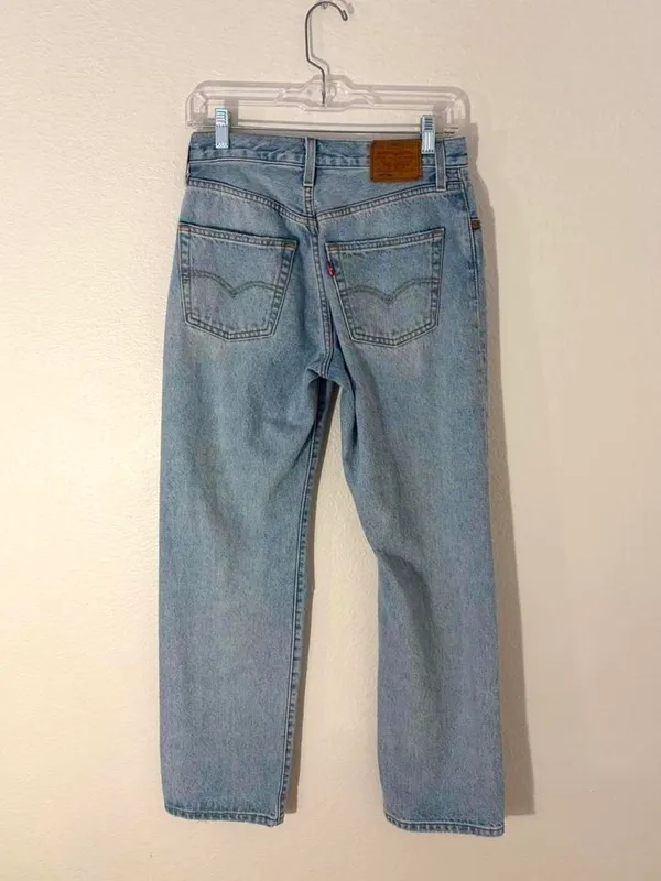 Levi’s Women’s 501 ‘90s Denim Jeans 25” Light Wash  - Image 3
