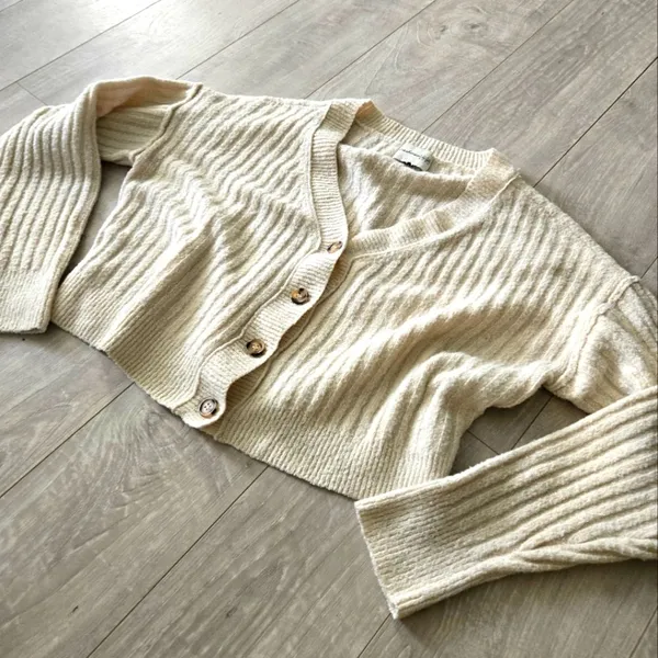 Women’s Cream Button Front Cropped Cardigan Sweater Top Preppy Soft Crop Size - Image 2