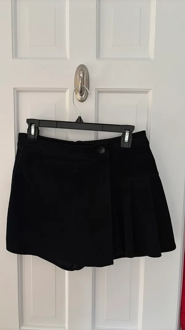 Le lis Curdory Blacj Skirt - Image 3