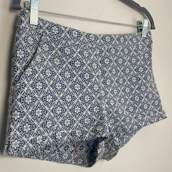 Abercrombie &Fitch| Fancy Blue Tapestry Shorts sz 8 - Image 2