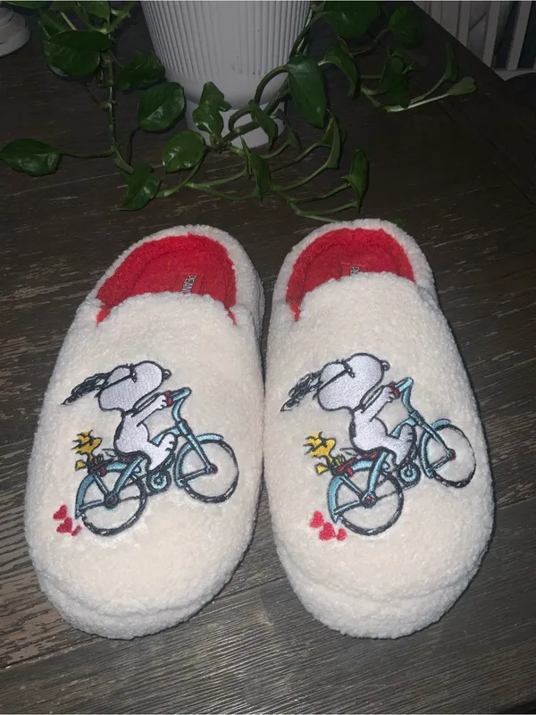 Peanuts Cream Slip-On Slippers with Snoopy Riding A Bicycle Size Lg - Image 2