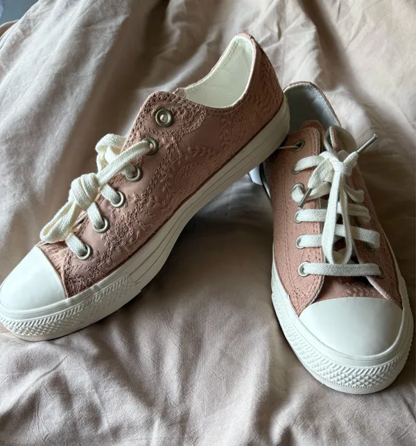 Converse boho/lace pattern Chuck Taylors - Image 2