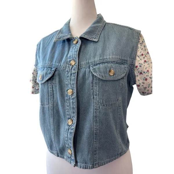 Vintage ‘80s Sasson Floral Cotton & Denim Button Front Short Sleeve Crop Top - Image 6