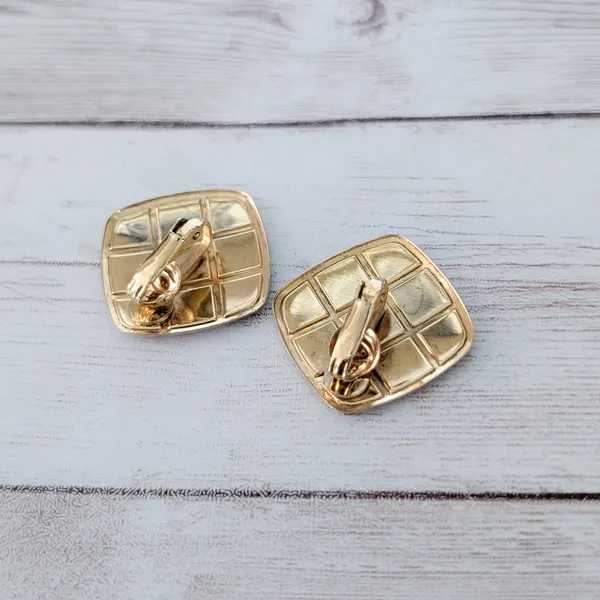 Vintage Clip On Earrings Black, Red, Gold Tone Checkered Pattern Red - Image 4