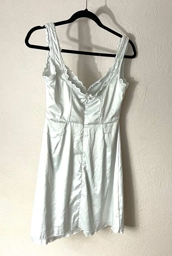 Elegant White Lace Trim Chemise - Image 2