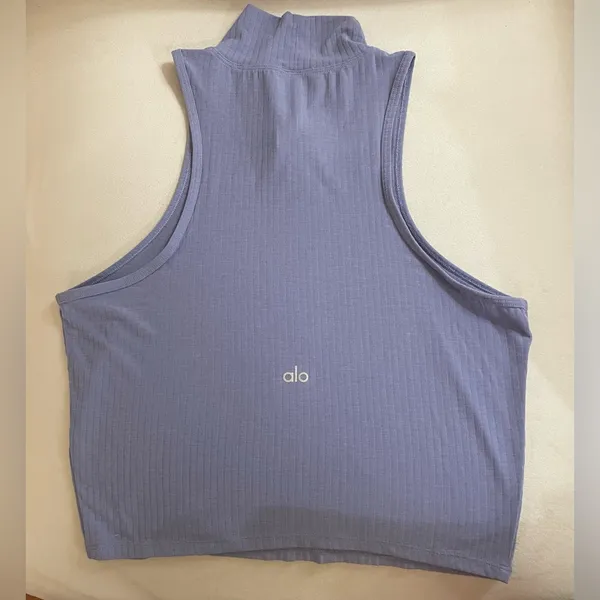Alo NWOT Ribbed Sea Coast Cropped Turtleneck Tank Top Sleeveless Lilac Size L - Image 4