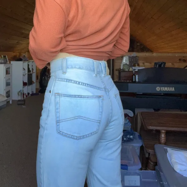Vintage Marlboro Classics light wash, high waist cigarette jeans - Image 3