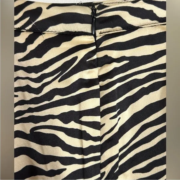 NWT sincerely Jules zebra print‎ skirt M - Image 3