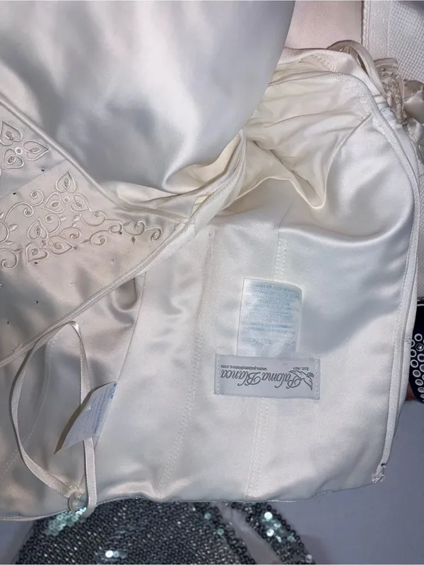 Gorgeous Vintage Y2K Paloma Blanca Strapless Satin Wedding Gown - Image 7
