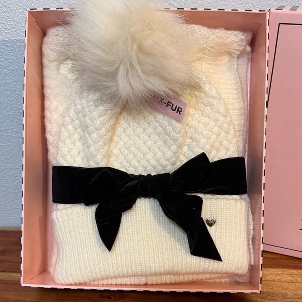 Juicy Couture Beanie Scarf Set Cream Ivory Winter Knit Pom Pom Gift Box Y2K - Image 2