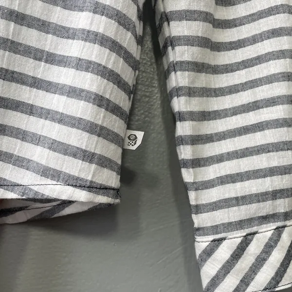 Mountain Hardwear Tunic Top Size Medium Gray White Striped Lace Up Beach Coastal - Image 4