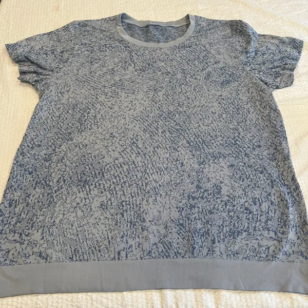 Lululemon Swiftly Breathe Short Sleeve L/XL women - Image 3