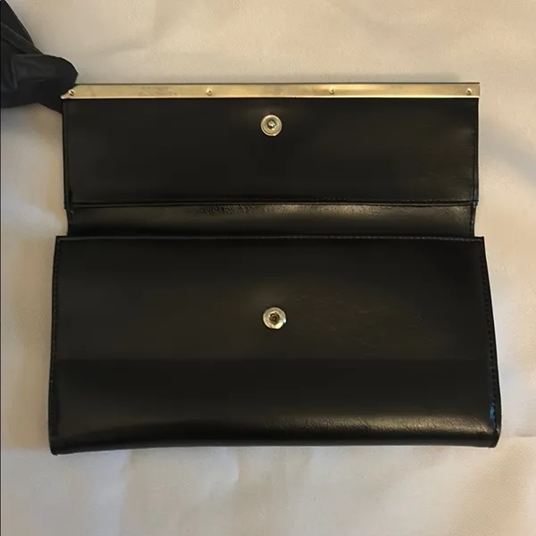 GUESS Black Wallet with Silver Accent – EUC - Image 4