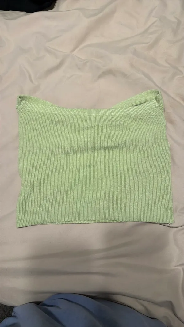 Smal green crop top - Image 2