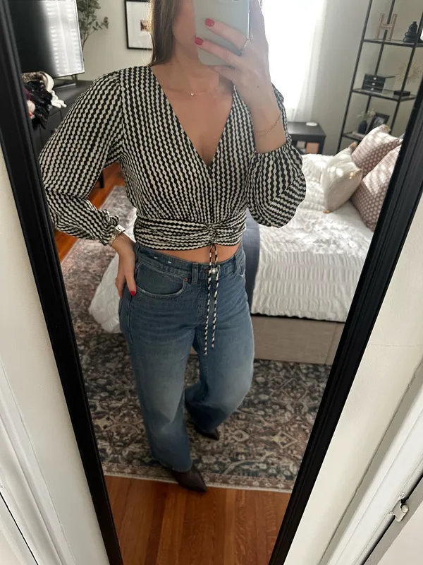 Cropped black and cream blouse - Image 3