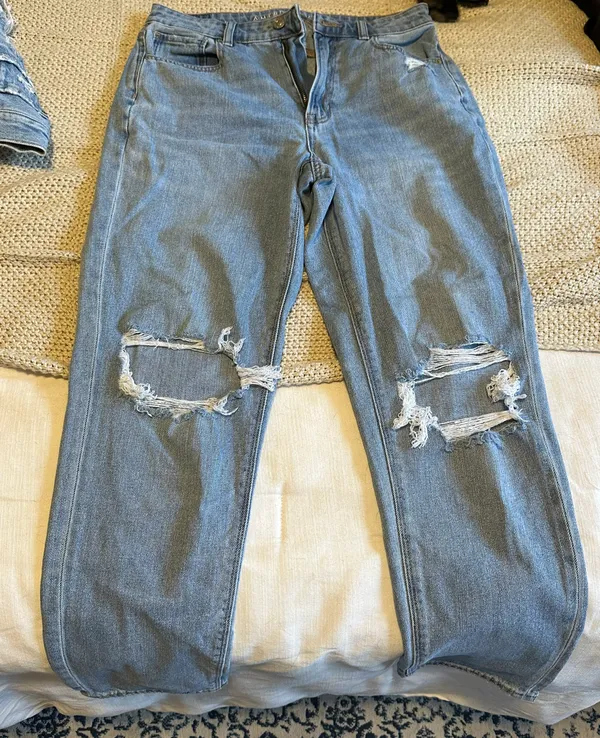 American Eagle Jeans - Image 2