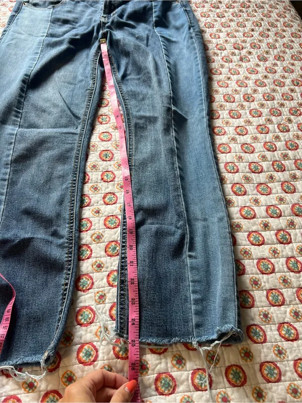 EUC Old Navy Perfect Straight Jeans size 12 - Image 5