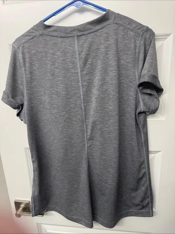 The North Face Women's Heather Gray V-Neck Short Sleeve Tee - Image 4