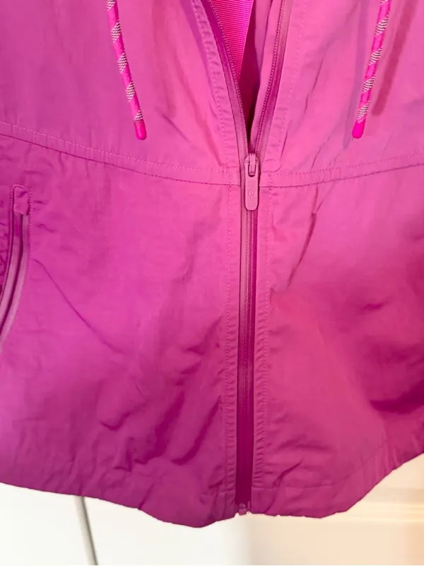 NWOT Lululemon Lightweight Water-Resistant Jacket SIZE 4 Purple Highlight - Image 4