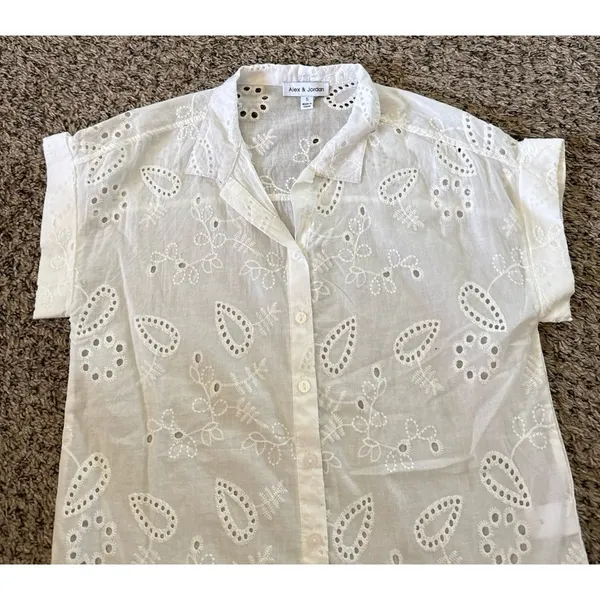 Alex & Jordan White‎ Floral Eyelet Lace Button up Blouse Size Small - Image 3