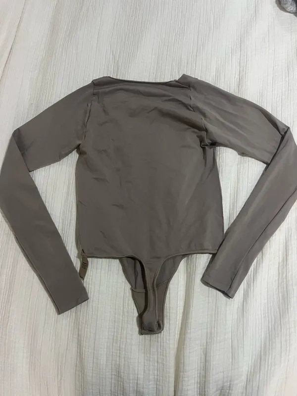 SKIMS Bodysuit - Image 4