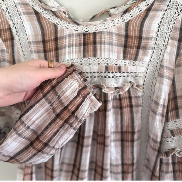 American Eagle Plaid Crochet Lace Ruffle Tie‎ Back Blouse Brown Cream Womens M - Image 7