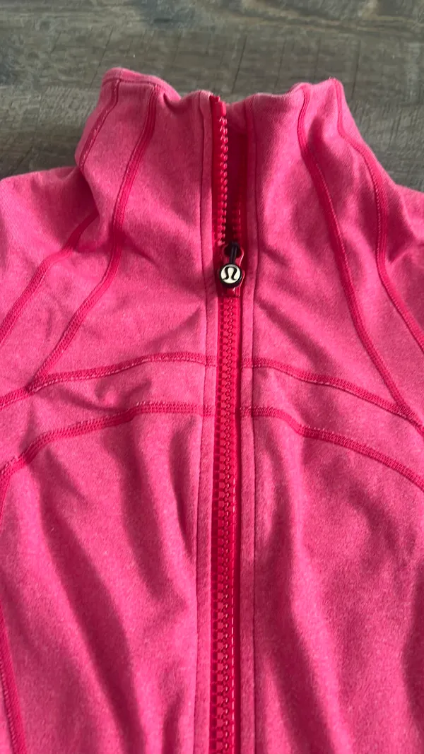 Lululemon define jacket in sonic pink, full zip, size 8 - Image 4