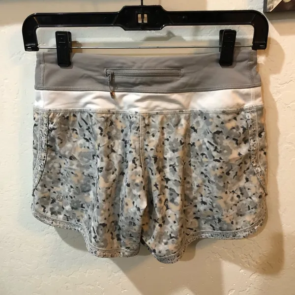 Lululemon Groovy Run Shorts - Image 4