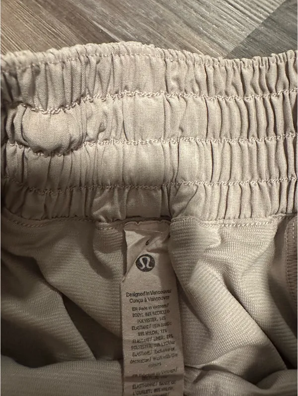 Lululemon Hotty Hot Shorts 2.5" - Image 2