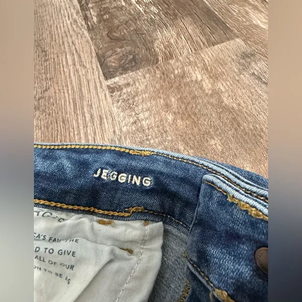 American Eagle Jeans - Image 3