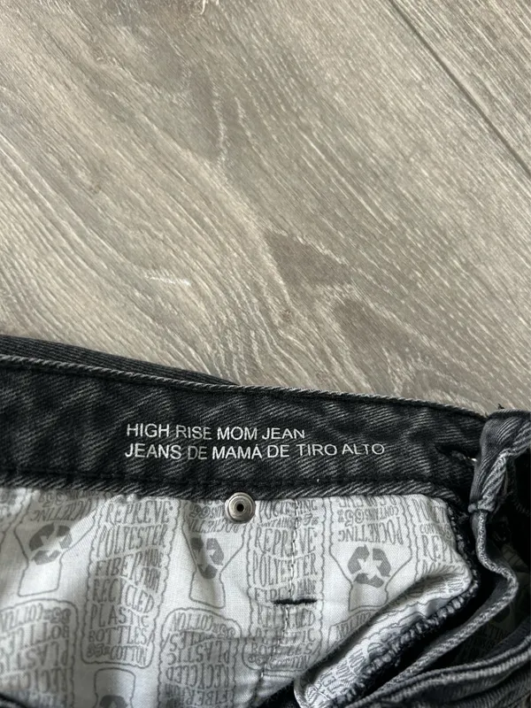 High-Rise Mom Jeans in Black Size 12 - Image 3