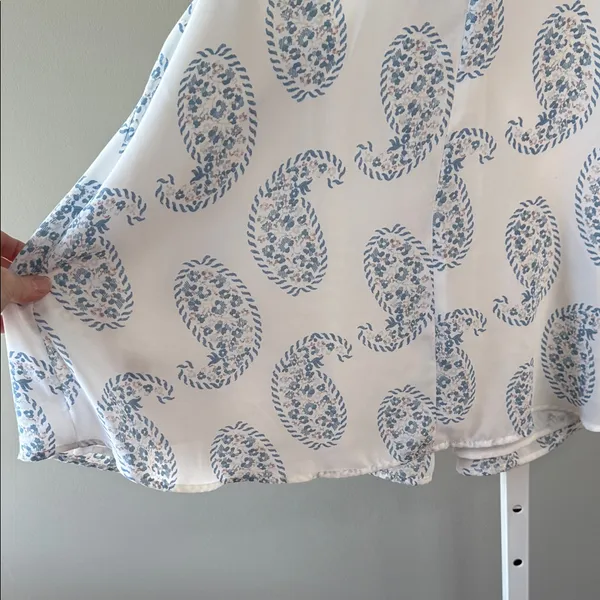 LOFT‎ White and Blue Paisley Tank Top Size L - Image 2