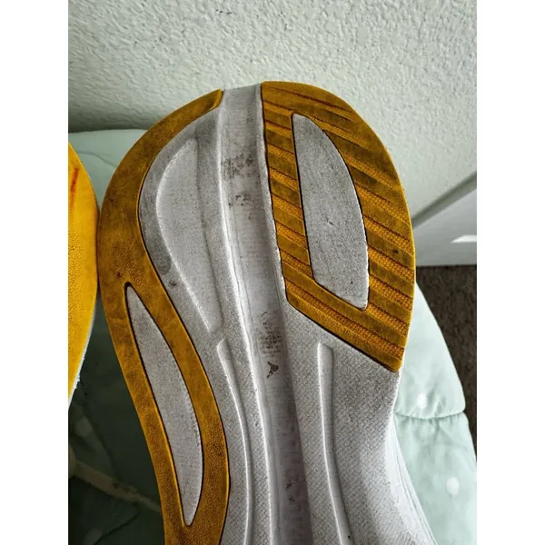 Saucony Endorphin Shift Women’s Running Shoes Beige/White/Yellow size 10.5 - Image 13