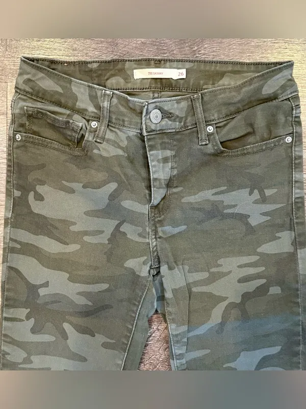 Levi 711 Green Camo Skinny Jeans Mid Rise 26 Waist Ankle Length Army Miltary - Image 2