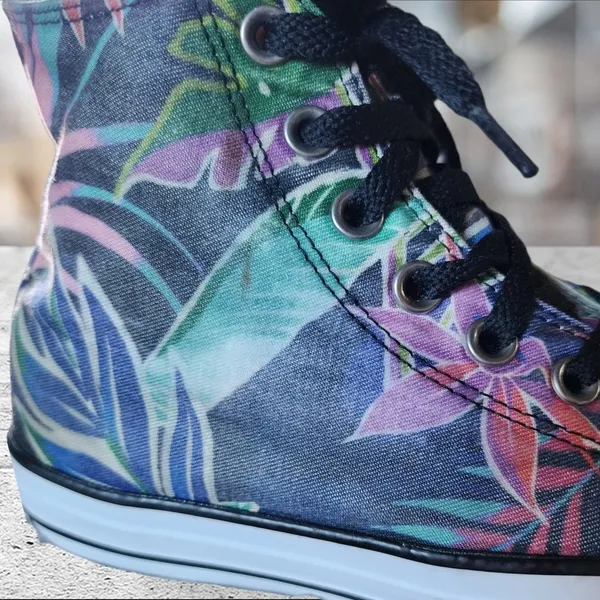 CONVERSE ALL STAR CHUCK TAYLOR TROPICAL SHOES Size 9 - Image 8