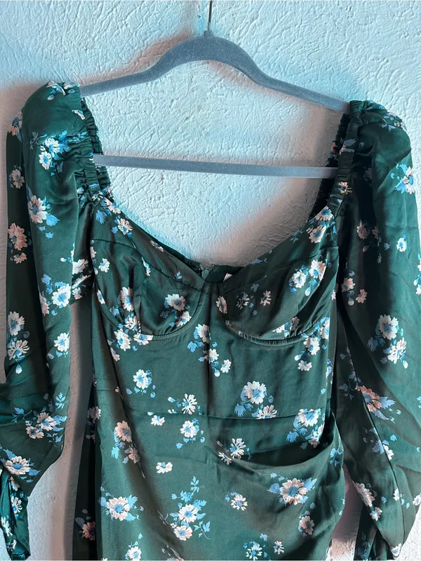 Astr Floral Print Long Sleeve Dress Forest Green NWT Sz Small - Image 3