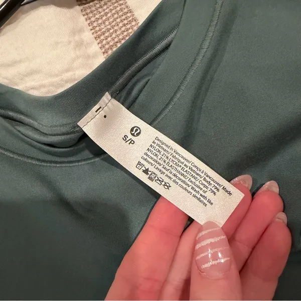 Lululemon Crewneck Cropped T-Shirt in Medium Forest - Image 10
