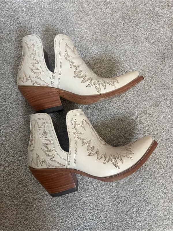 Women’s Cream Western-Style Leather Ankle Boots - Image 4