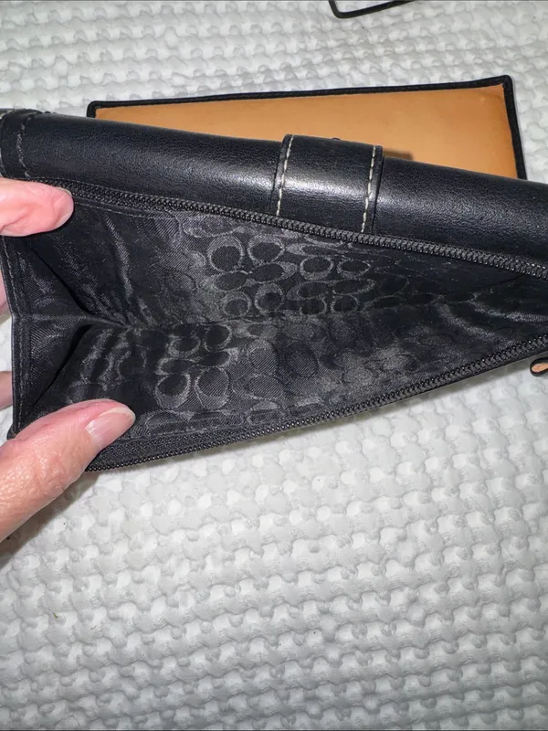 Coach Black Leather Buckle Continental Wallet- Vintage - Image 8
