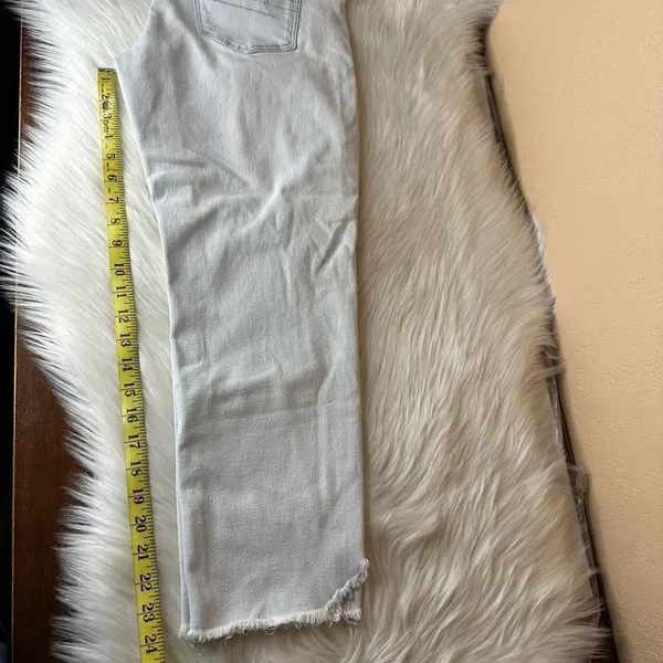 American Eagle Outfitters Mom Jeans Ripped High Waist Size 8 Short - Image 4