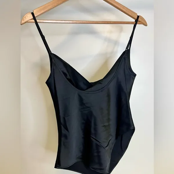 NWT WAYF Cowl neck black camisole size Xsan - Image 3